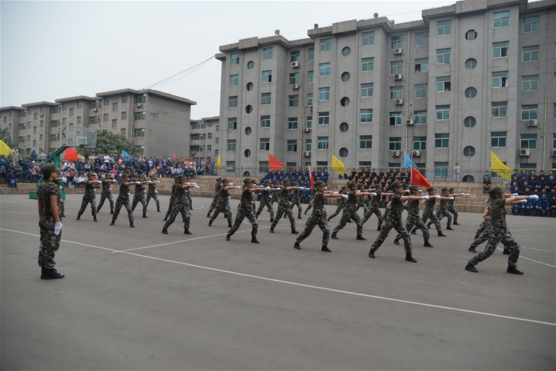 全員軍訓(xùn)拉序幕五化管理奠基礎(chǔ)